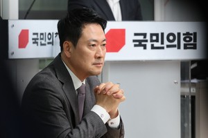 The 'ex' factor: Why Korean politics finds it so hard to move on ‘전직’의 변수: 왜 한국 정치는 과거를 쉽게 넘어서지 못하는가