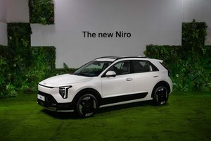 Kia unveils upgraded Niro hybrid, discontinues EV version