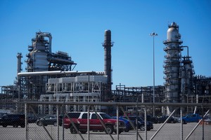World leaders eye oil reserves, but so far hold off on tapping them
