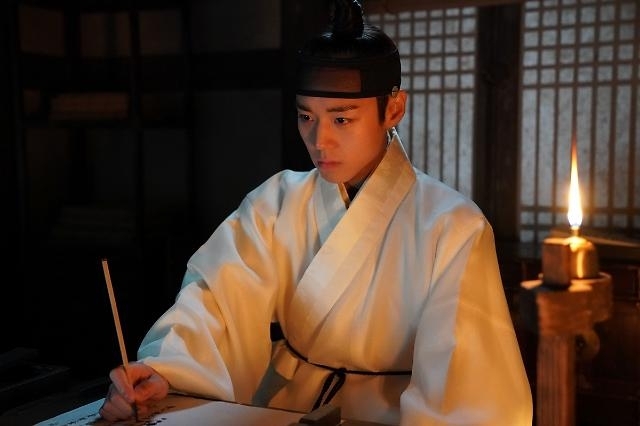 Park Ji-hoon as Danjong in "The King's Warden" (Showbox)