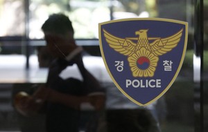 Father injures son, wife while lecturing son for 'not studying'