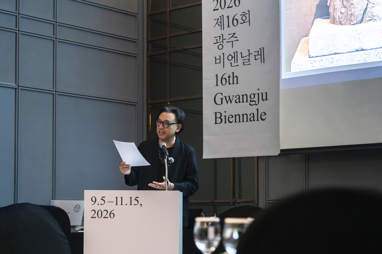Singaporean artist Ho Tzu Nyen speaks at a press conference on Friday in Seoul. (Courtesy of Gwangju Biennale Foundation)