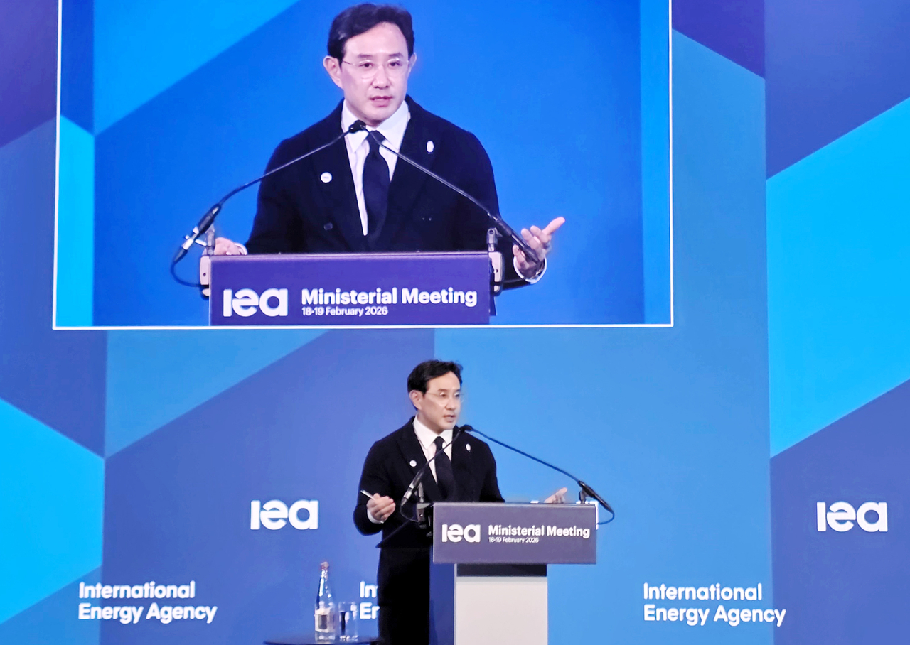 Choi Yoon-beom, chair of Korea Zinc, speaks at an event held on the sidelines of the ministerial meeting of the International Energy Agency held in Paris, Feb. 18.  (Korea Zinc)