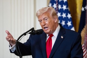Trump says U.S. will hit Iran 'very hard' over next week, war will end when he feels it 'in my bones'