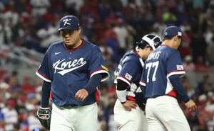 Starter gets early hook, relievers struggle in big loss in quarterfinals