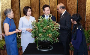 Singapore names orchid after Lee, first lady