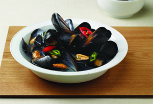 Honghaptang, clear mussel soup